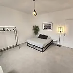 GregBnb-com - T2 Cocooning et chaise hamac -10min Gare